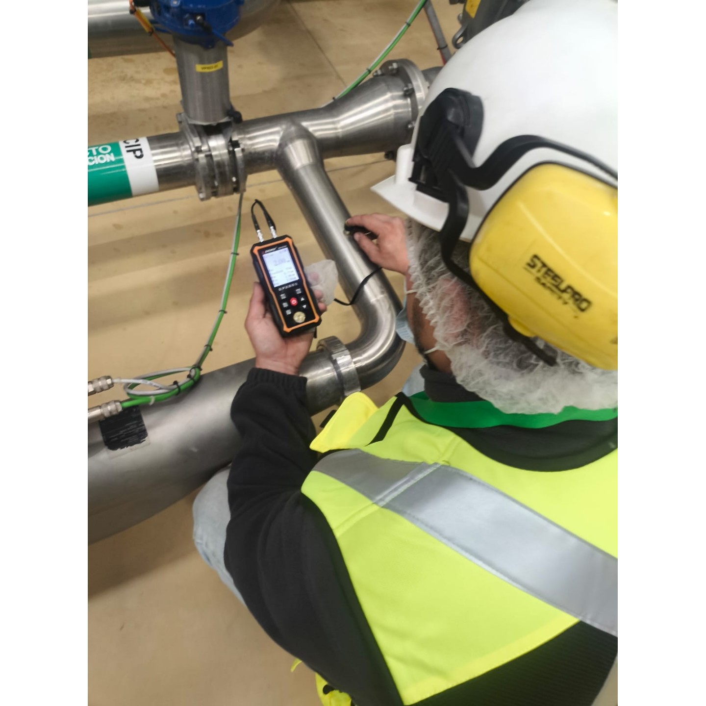 Contraste de caudal mediante caudalímetro ultrasónico portátil