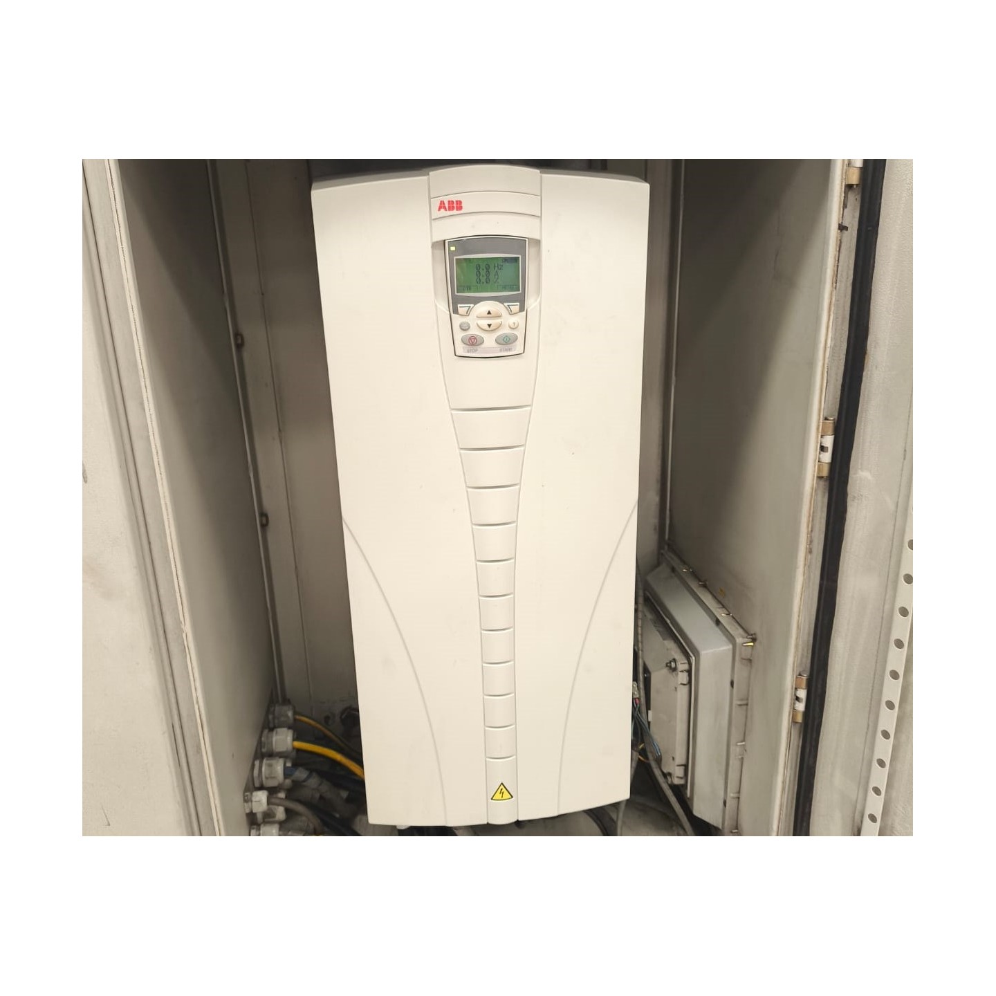 Reemplazo de variador ABB ACS550 por falla en etapa de potencia