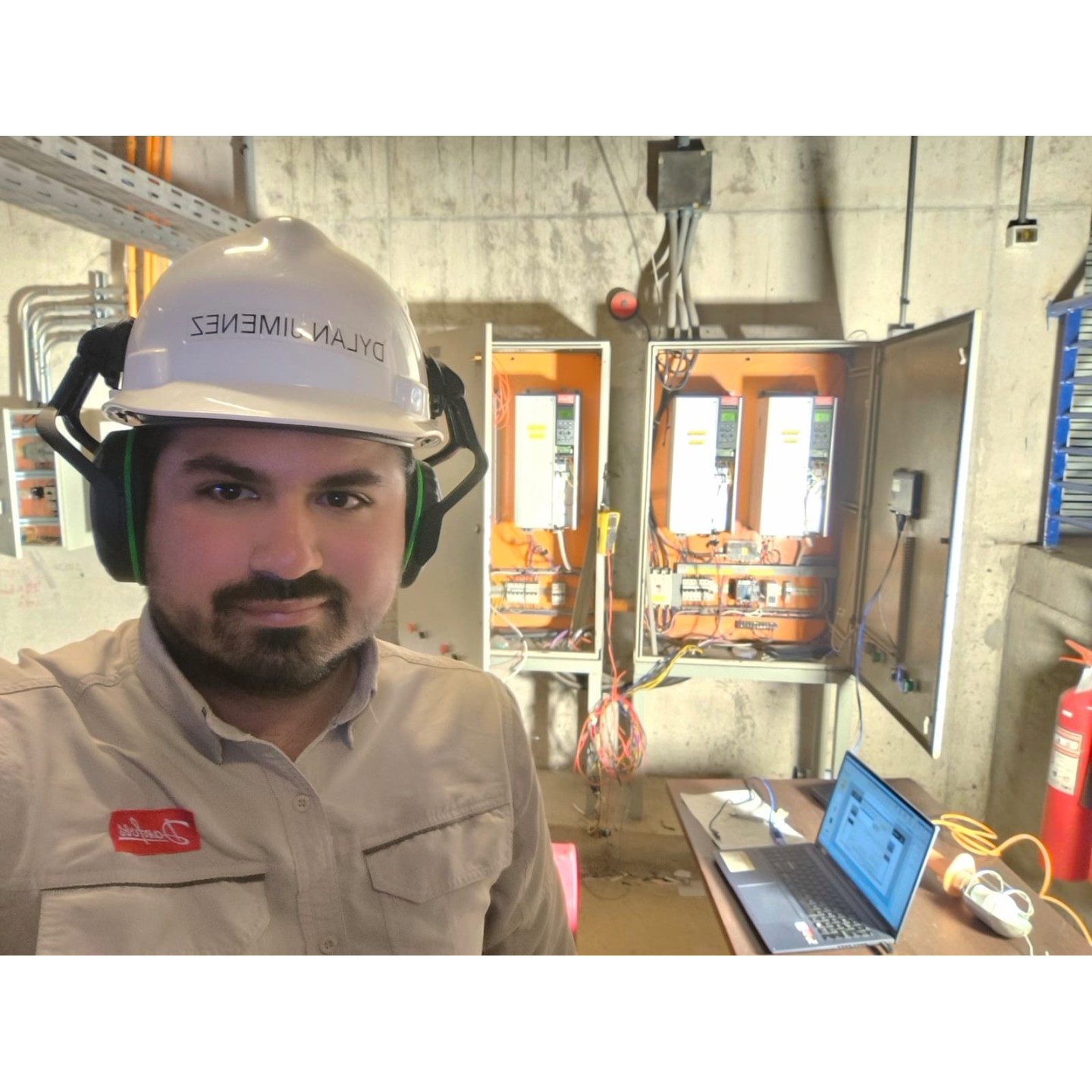 Integración de variadores Danfoss VLT6000 con PLC Fatek y HMI Weintek para bombeo secuencial