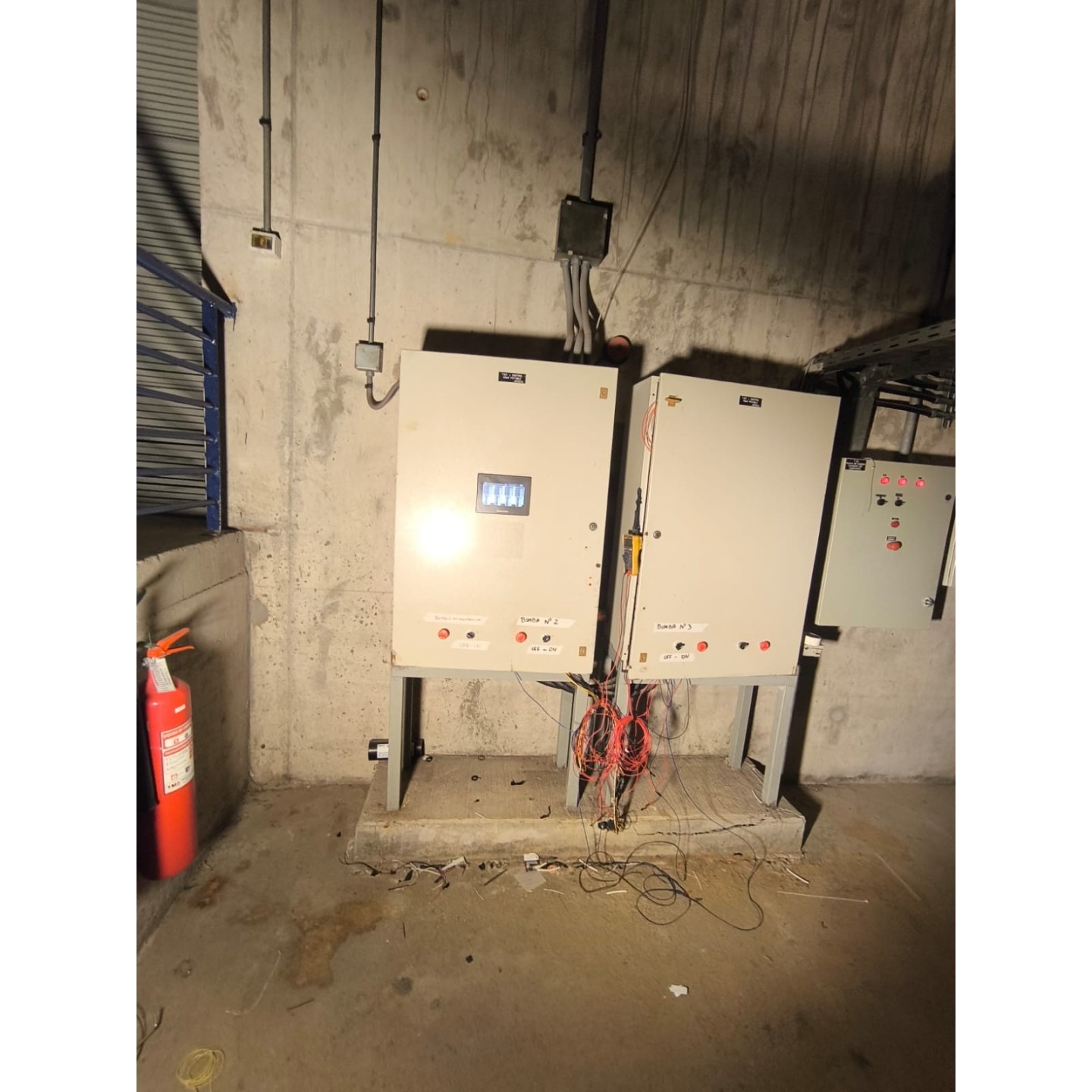 Integración de variadores Danfoss VLT6000 con PLC Fatek y HMI Weintek para bombeo secuencial